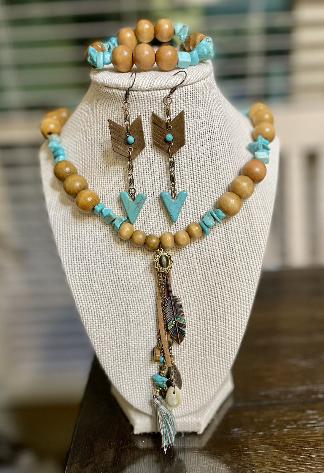 Bohemian Turquoise Chip Stone Wood Beaded Jewelry Set Necklace Earrings Bracelet