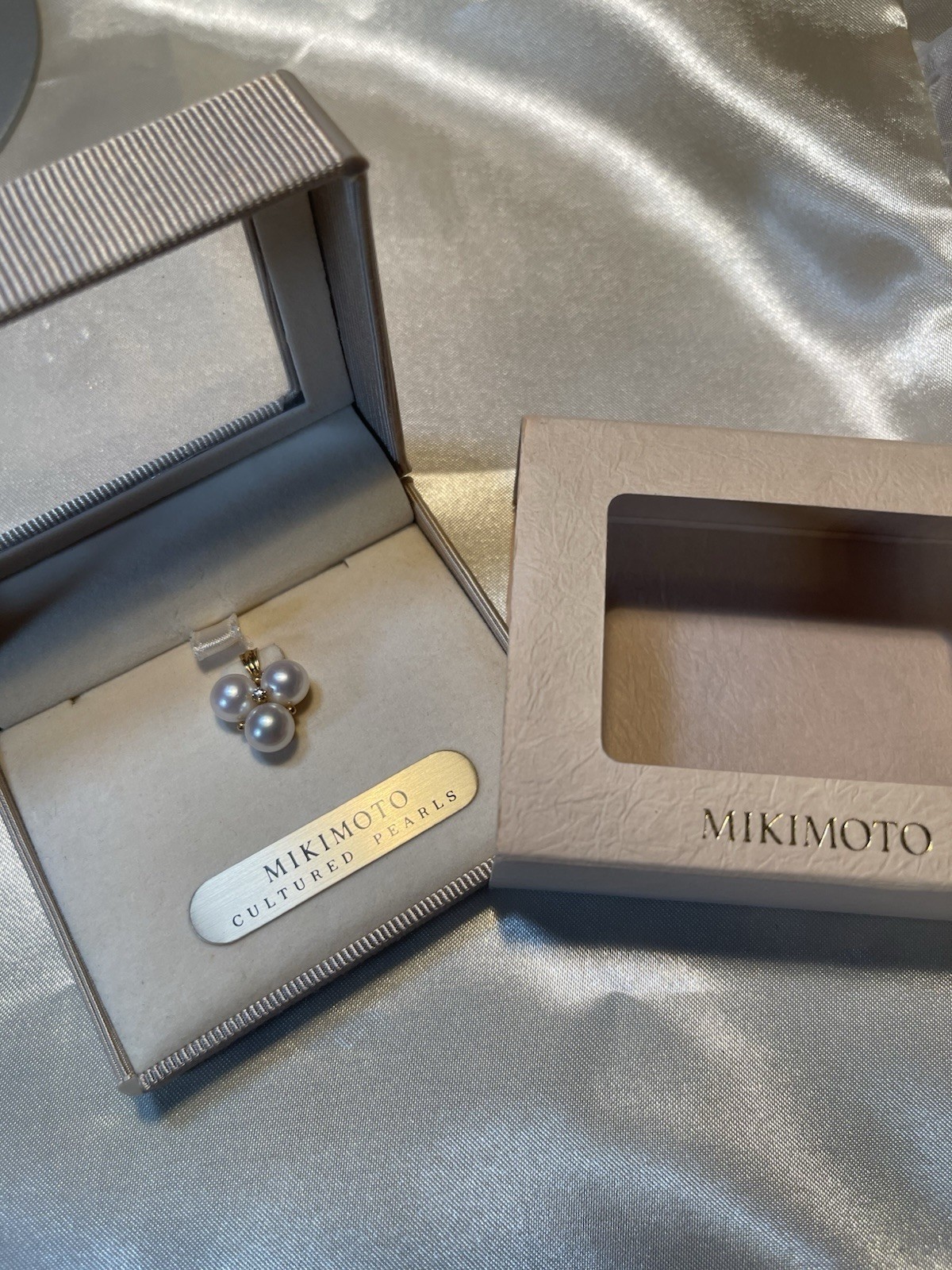 Authentic MIKIMOTO K18 Diamond Akoya Pearl Pendant Top Original Box Japan
