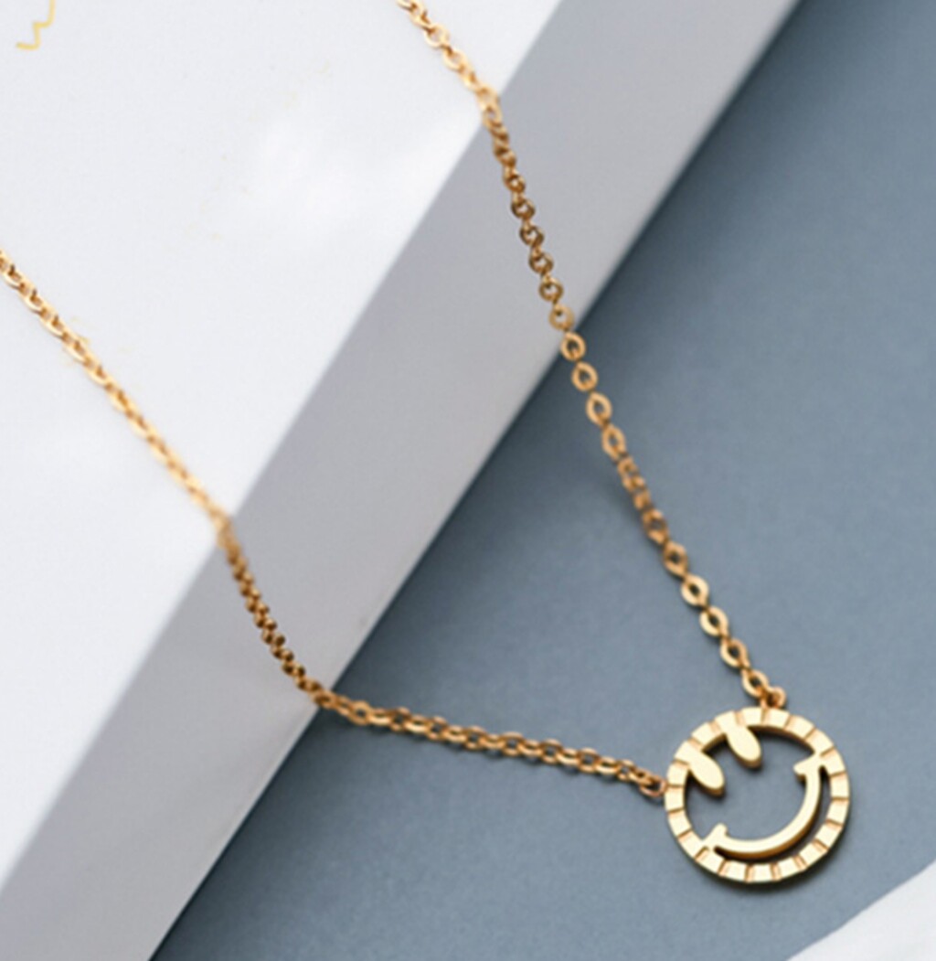 Fashion Women Gold Plated Titanium Stainless Steel Happy Face Necklace 16-18″