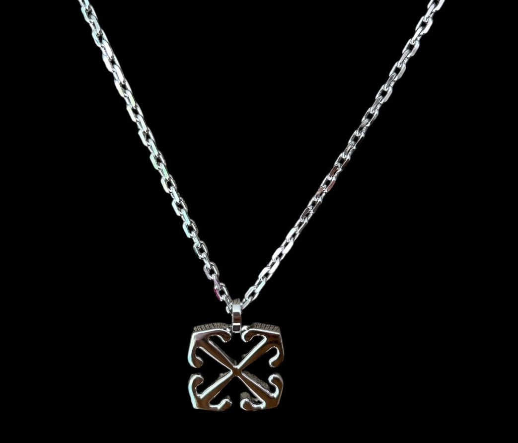“OFF WHITE” SILVER NECKLACE BOXED WITH TAGS NEW, READY TO WEAR OFF WHITE ENAMEL
