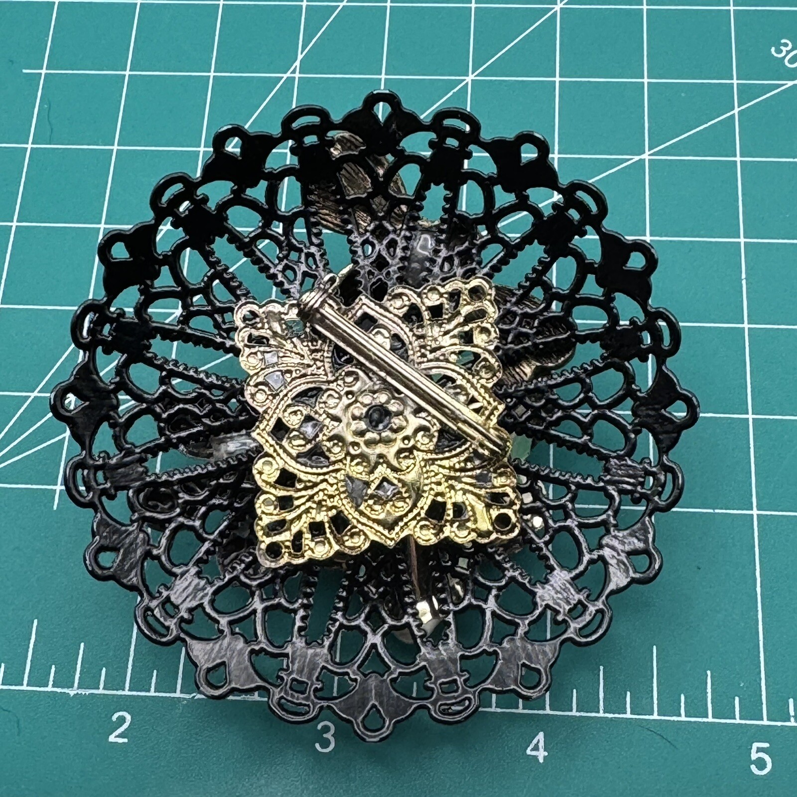 Rhinestone Bee Black Red Eyes Gray White Flowers Brooch Pin Lace Design Base