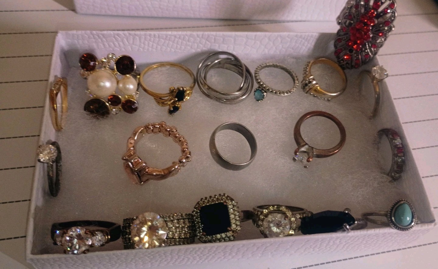 Lot of 19 Vintage To modern costume jewelry rings, mixed materials