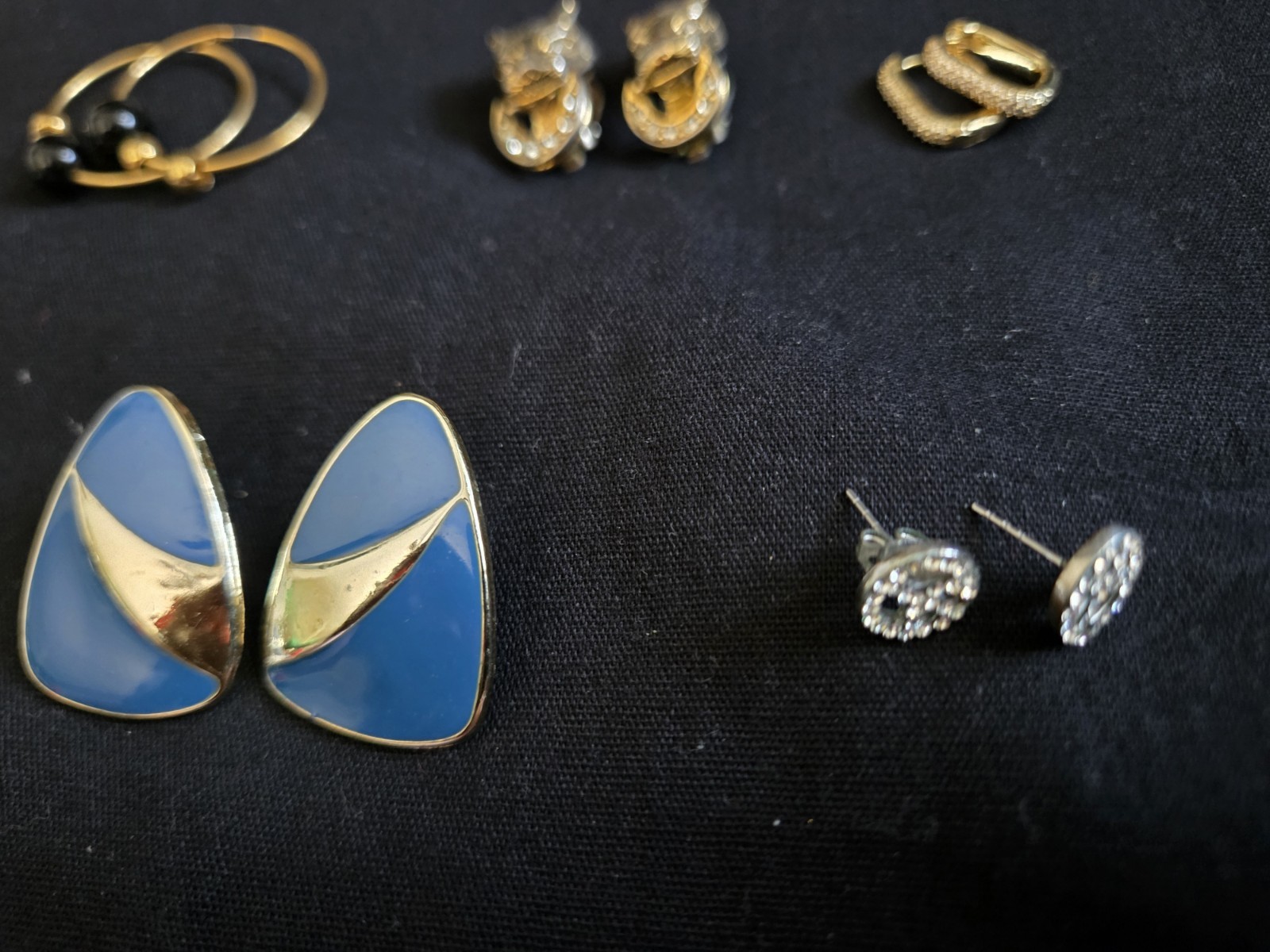 Vtg 18 Pairs Of Earrings Mixed Material Mixed Lot Dangle- Stud