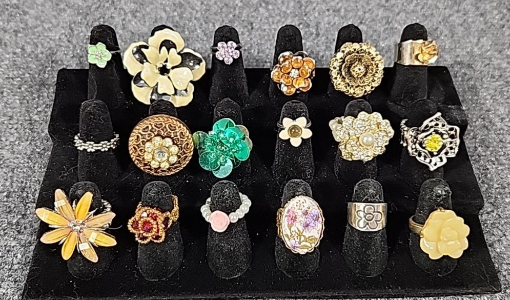 Jewelry 18 Flowered Rings Adjusts Sized Stretch See Description Lot #250