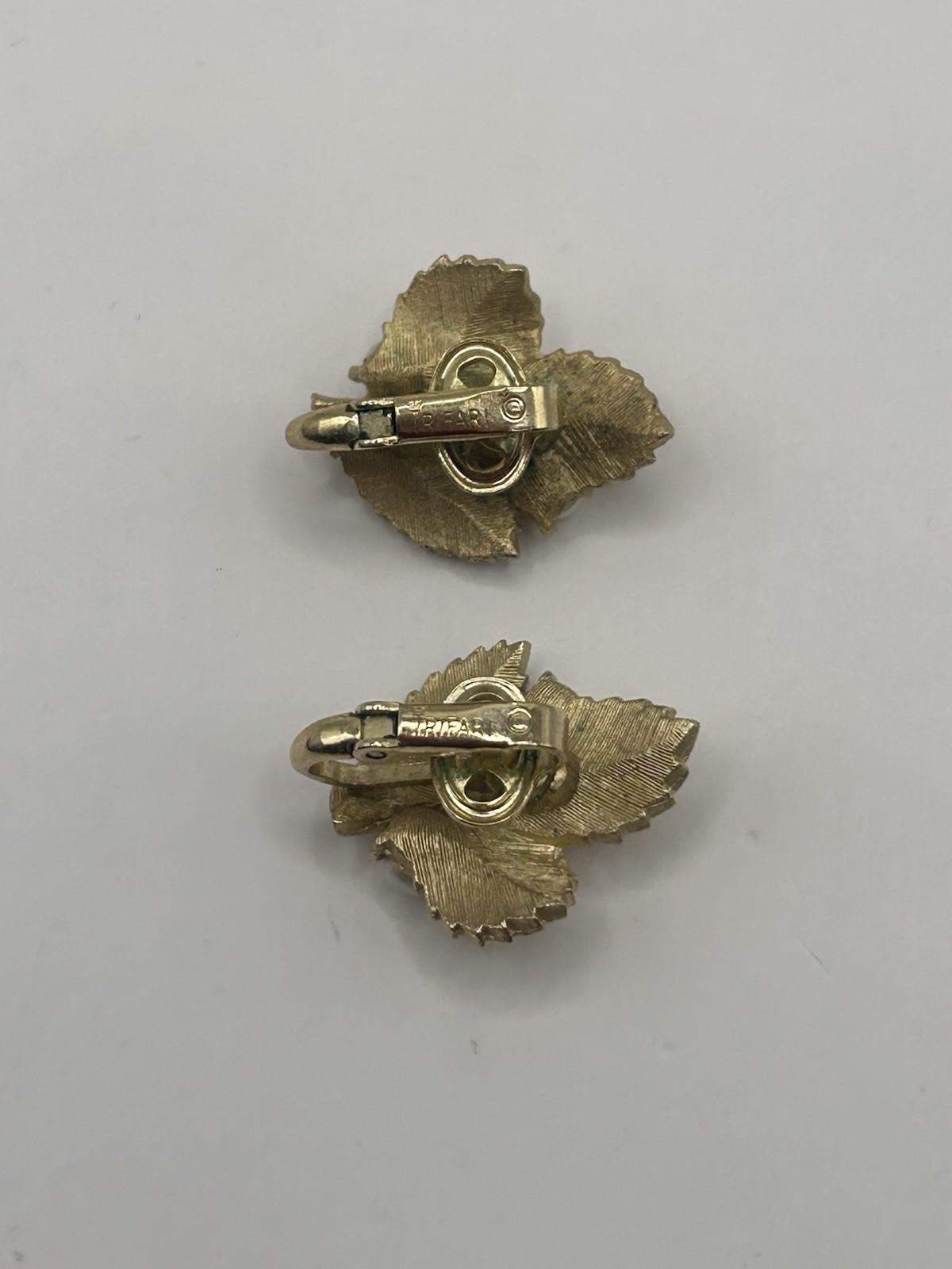Vintage Crown TRIFARI Florentine Gilt Metal Three-Leaf Four-Pearl Clip Earrings