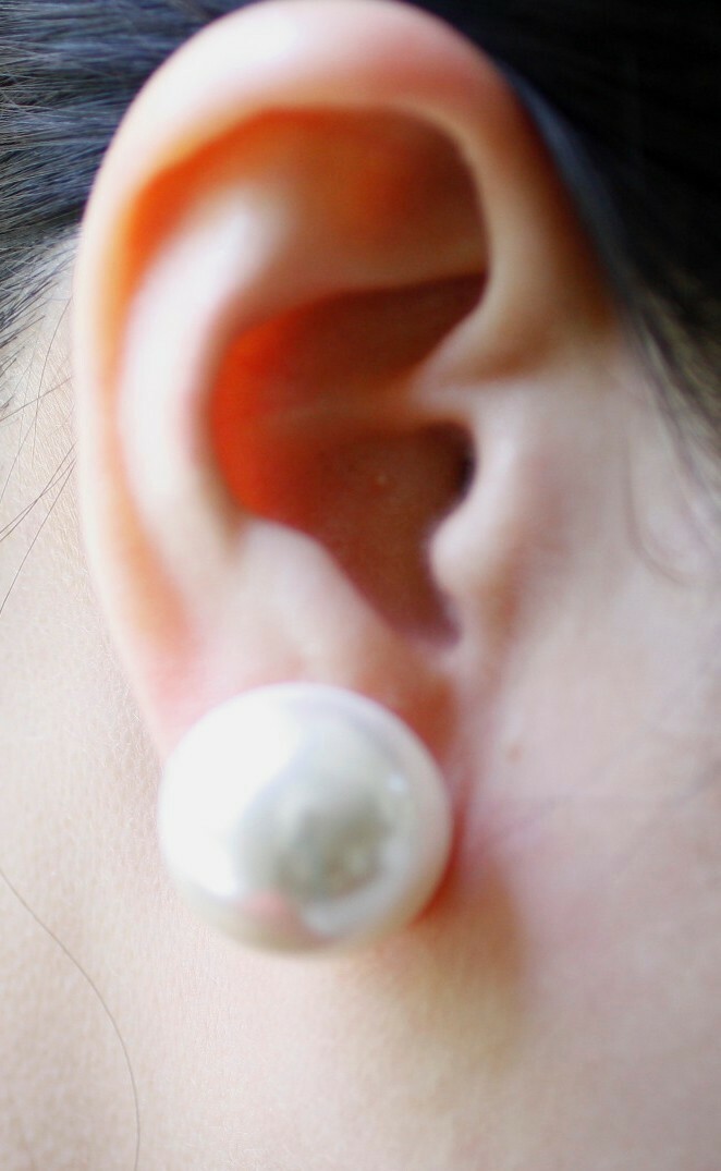 1 Pair Pierced Faux Pearl Button Stud Earrings White/Off White Size 18mm/20mm