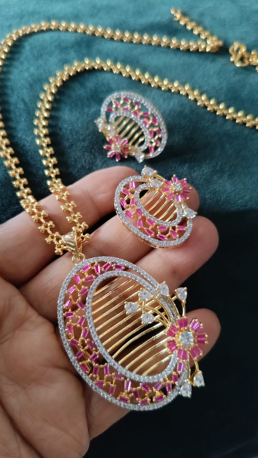 Exclusive High-Quality Chain Set with Pendant & Earrings | Elegant Designer Jewe