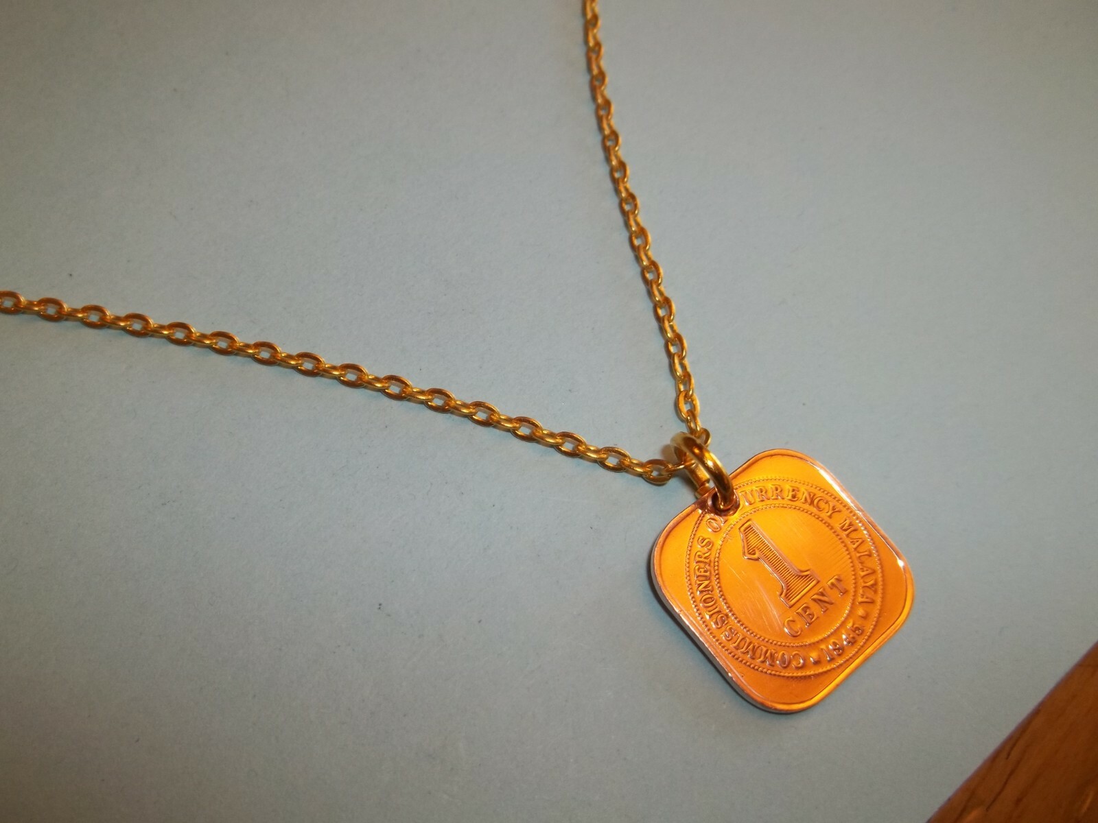 ONE (1) CENT COIN – MALAYA & BRITISH BORNEO GOLD NECKLACE – 1945 – 79th BIRTHDAY
