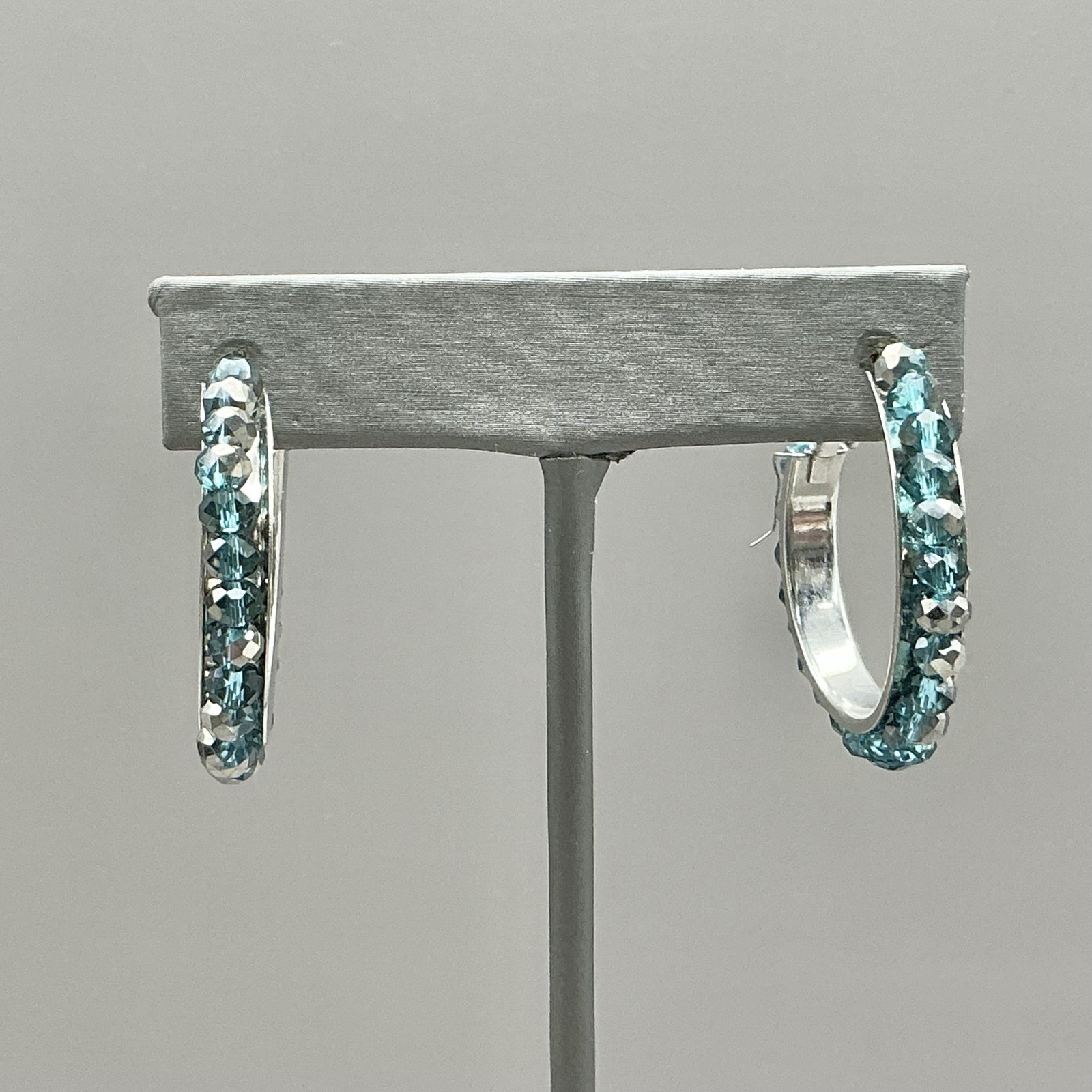 Earrings Aqua Blue Crystal Beaded Hoop Silver Tone Snap Closure 1.5″ Womens