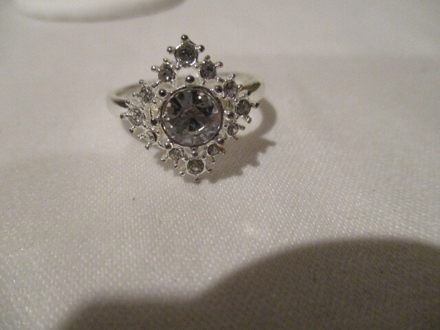 AVON Snowy Shimmer Collection Glass Stone Surrounded /Rhinestones Silvertone 10