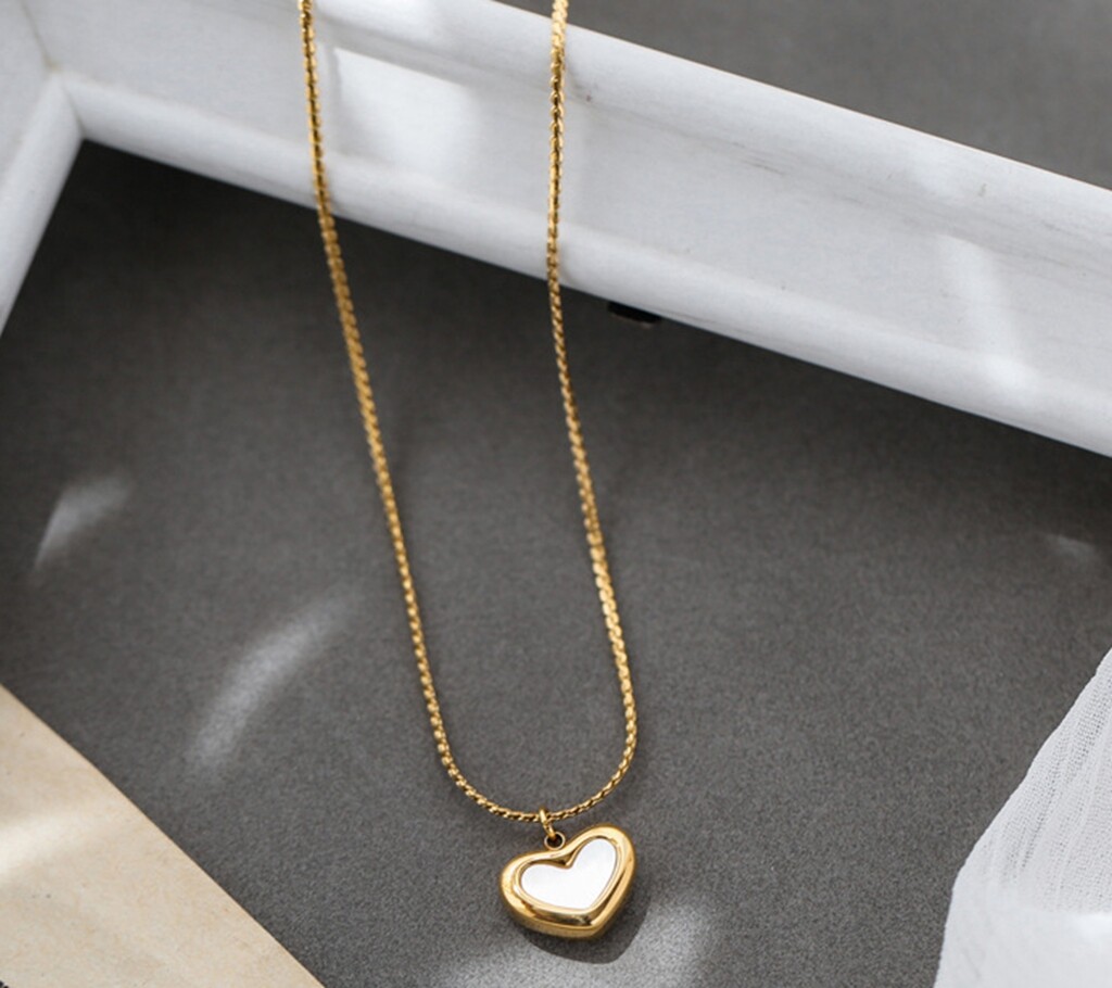 Gold Plated Titanium Stainless Steel Gold Seashell Heart Love Necklace 16-18″