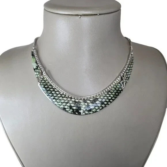 APT 9 Women’s Trendy Silver Plated Green Collar Short Necklace NWT MSRP $24