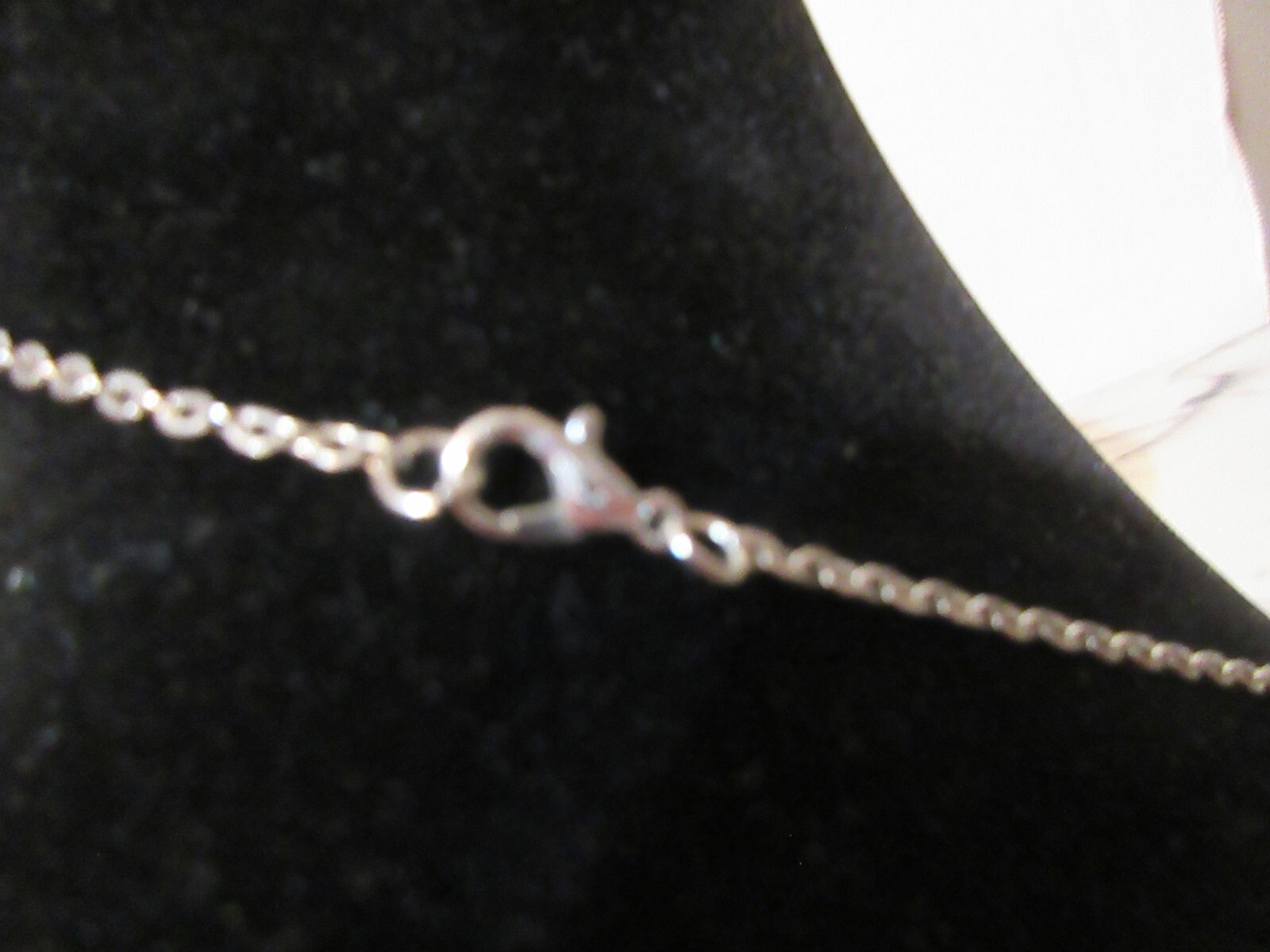 24″ Silver Tone Chain Necklace w approx. 1″ x1.5″ Penant Dangle Charm Lobster Cl
