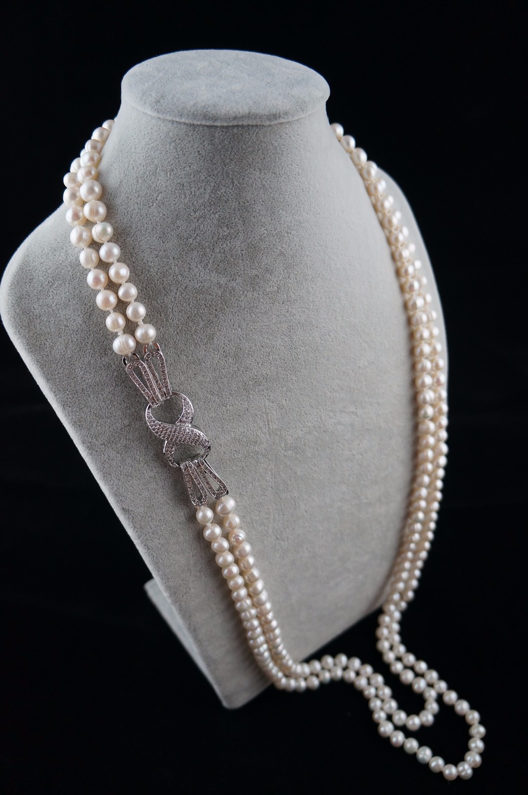 38/39 inches 8-9mm White Pearl Necklace with Ornament