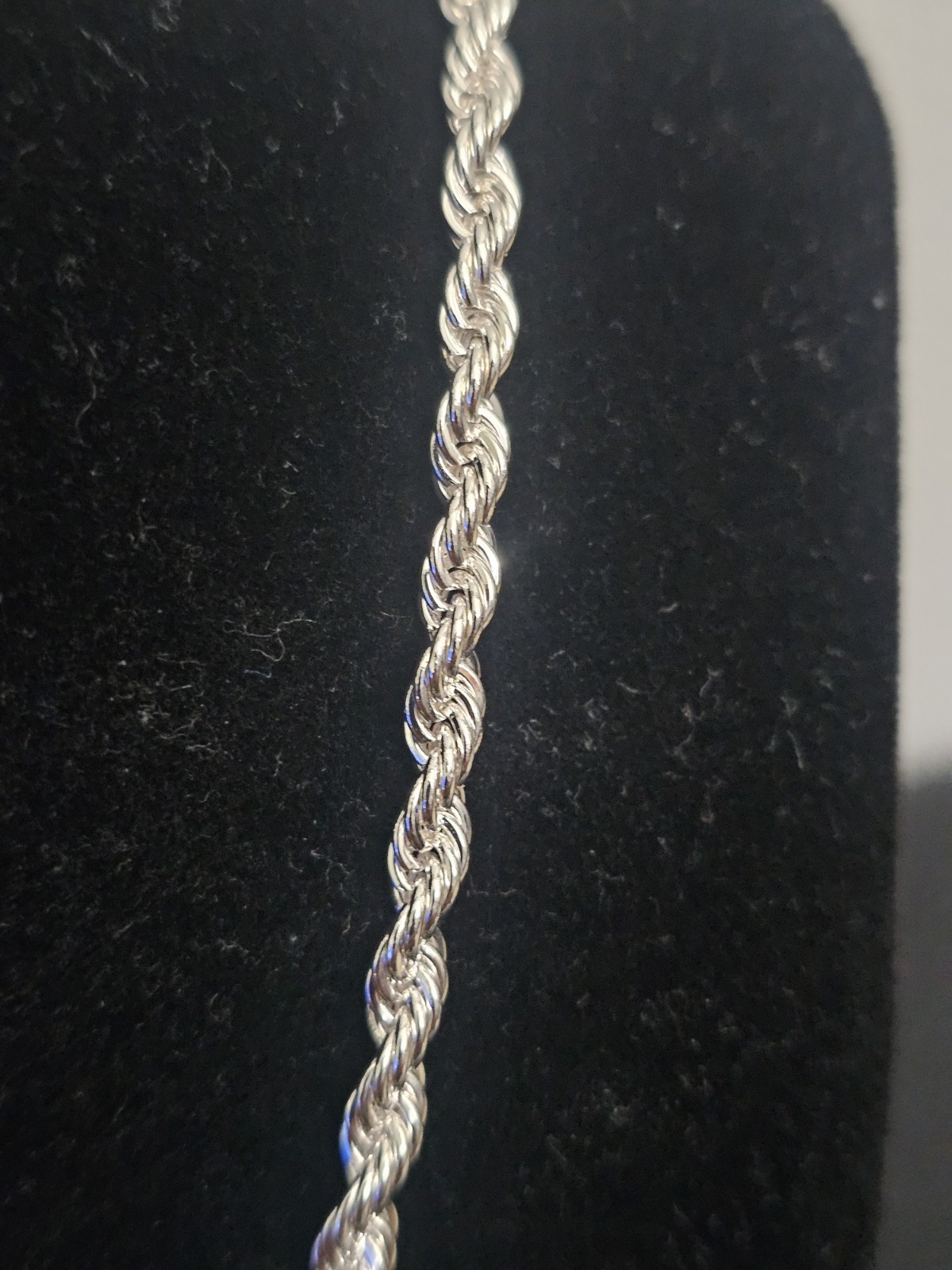 24in 925.silver-plated brass-3.7mm Rope chain w/baguette CZs large cross