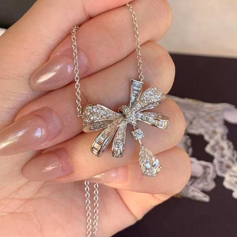 Bow-shaped rhinestone necklace