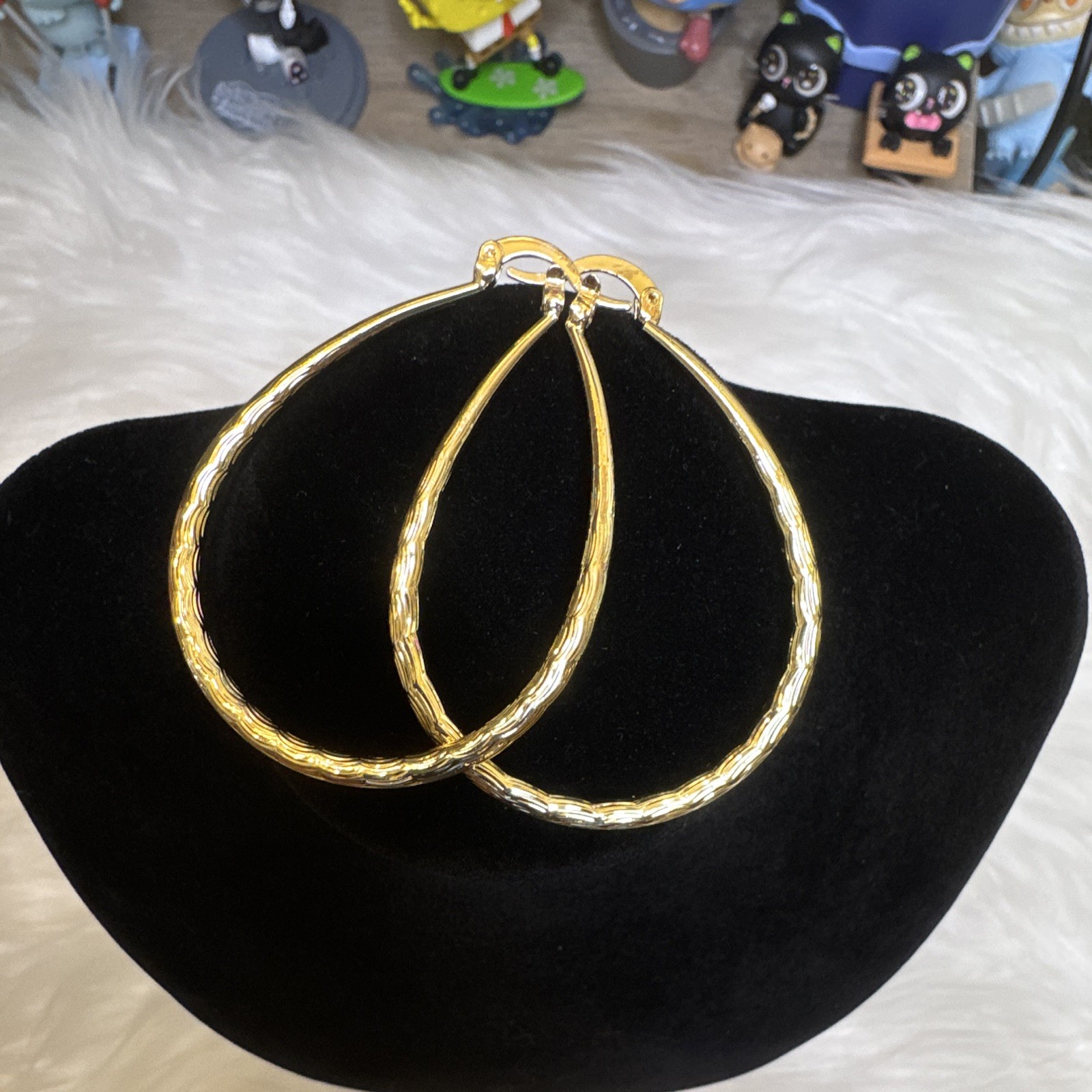 Teardrop Textured Hoop Earrings L:2.06in,W:1.57in, 14K Gold Filled, Latch Back