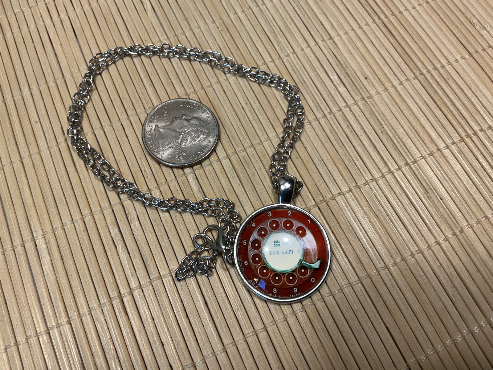 Fashion Necklace Silver Tone Telephone Dial Red Green Pendant Lot 103D