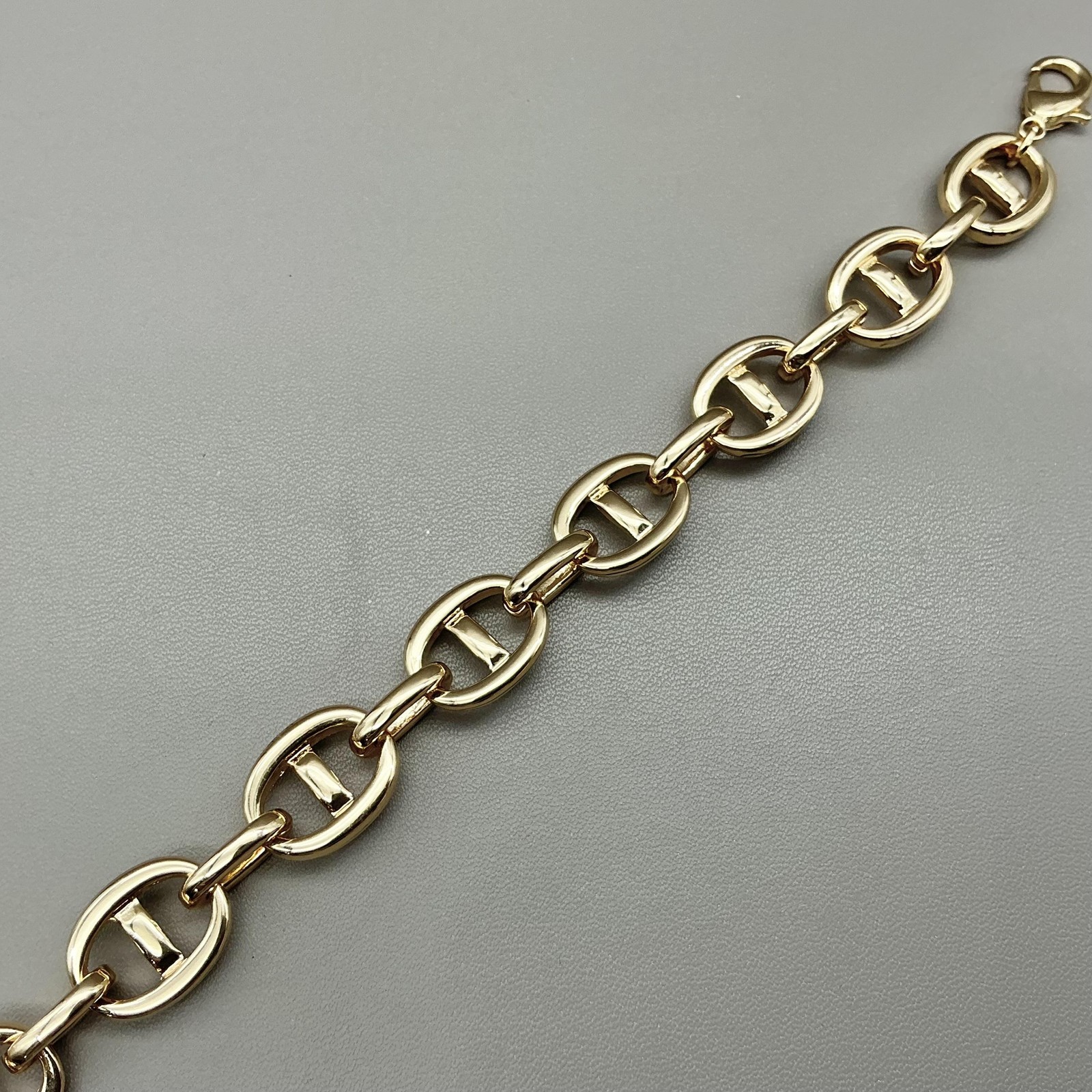 Vince Camuto Bracelet Gold Tone Chain Link Womens Logo Charm Lobster Clasp 8″
