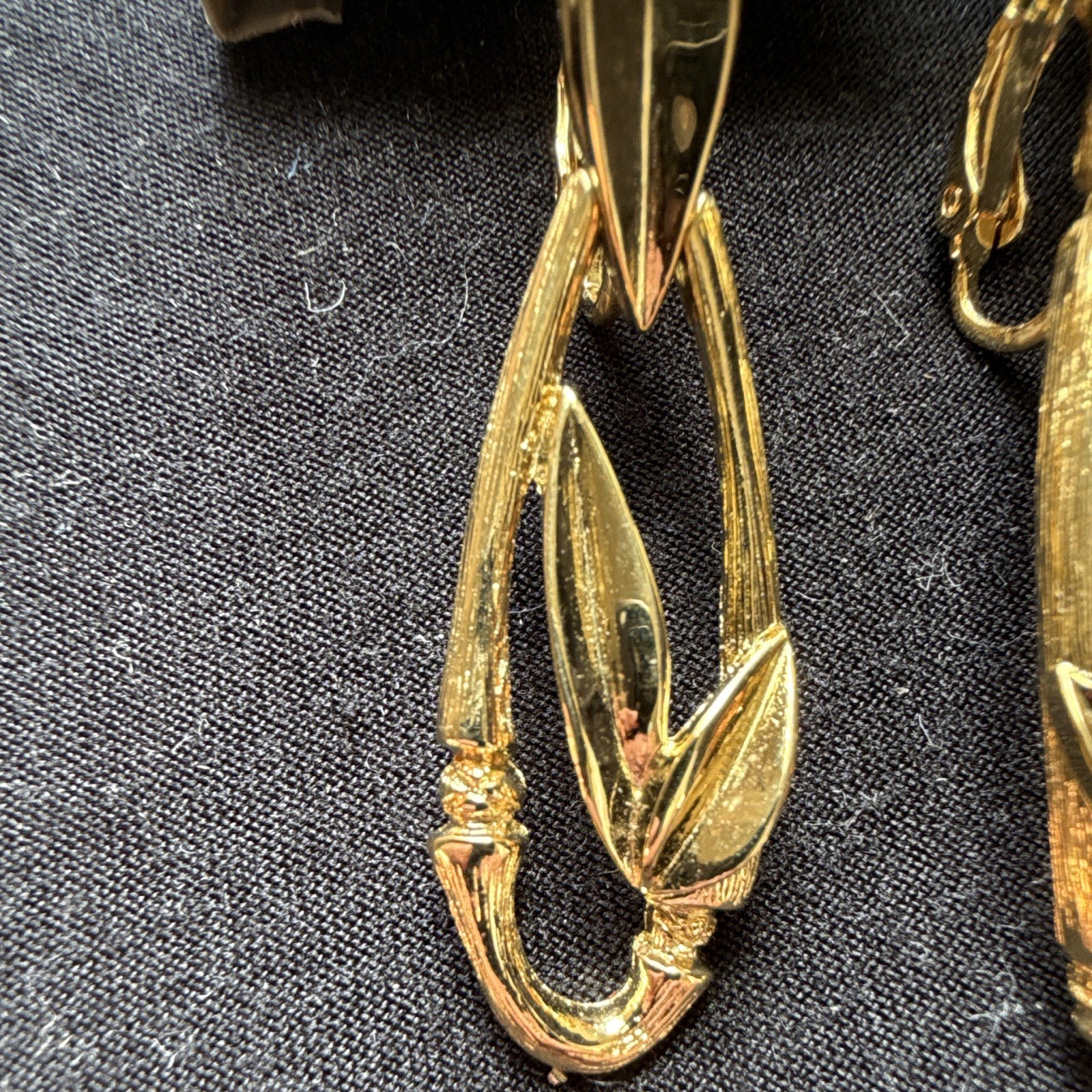 Vintage Trifari Signed Teardrop Dangle Clip-On Gold Tone Earrings