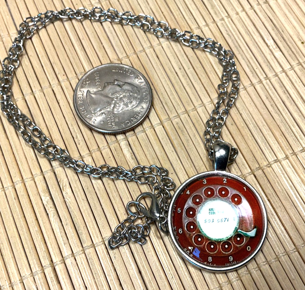 Fashion Necklace Silver Tone Telephone Dial Red Green Pendant Lot 103D