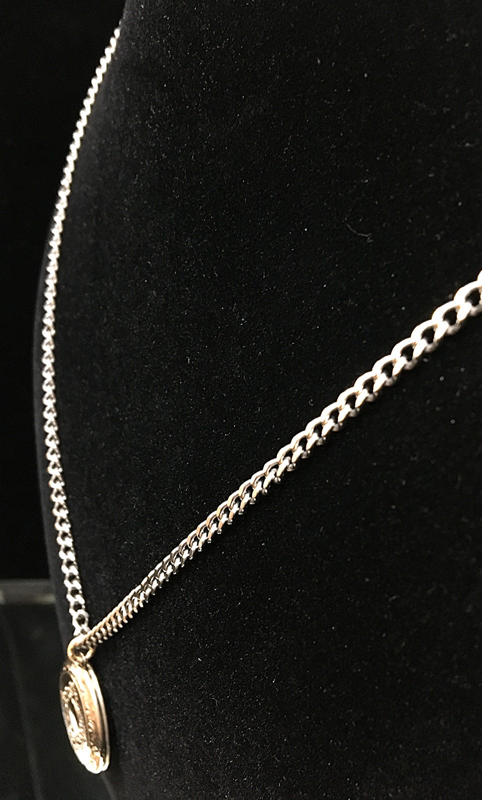 Oval Etched Silver Tone Locket Pendant Chain Necklace Vintage