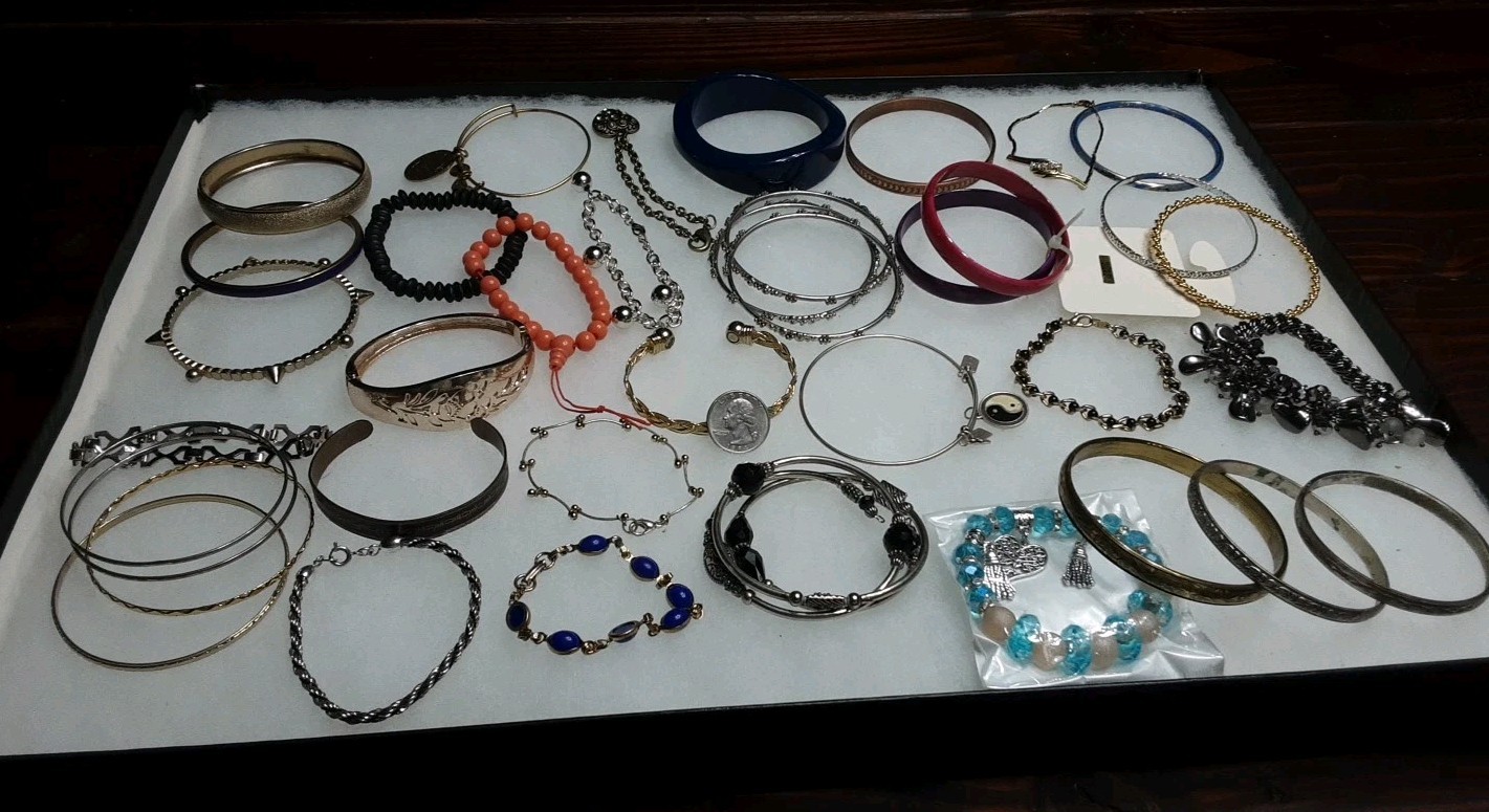 Bracelet Lot of 30 Multicolor Mixed Metals Styles Beads Wearable Vintage TO Now