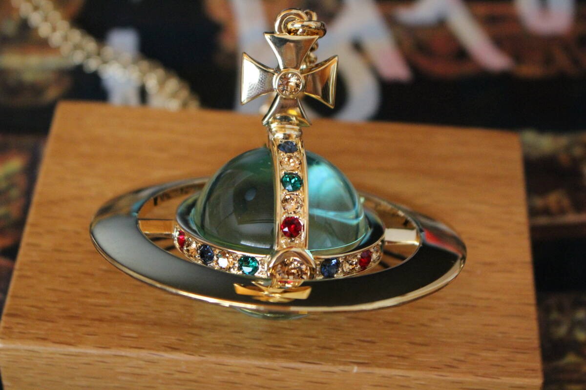 Vivienne Westwood Giant Orb Necklace Green x Gold Unused Excellent Condition
