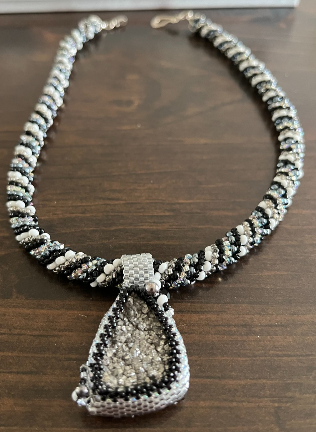 White and Black Beaded Rope Necklace with Pendant sz 17in includes box