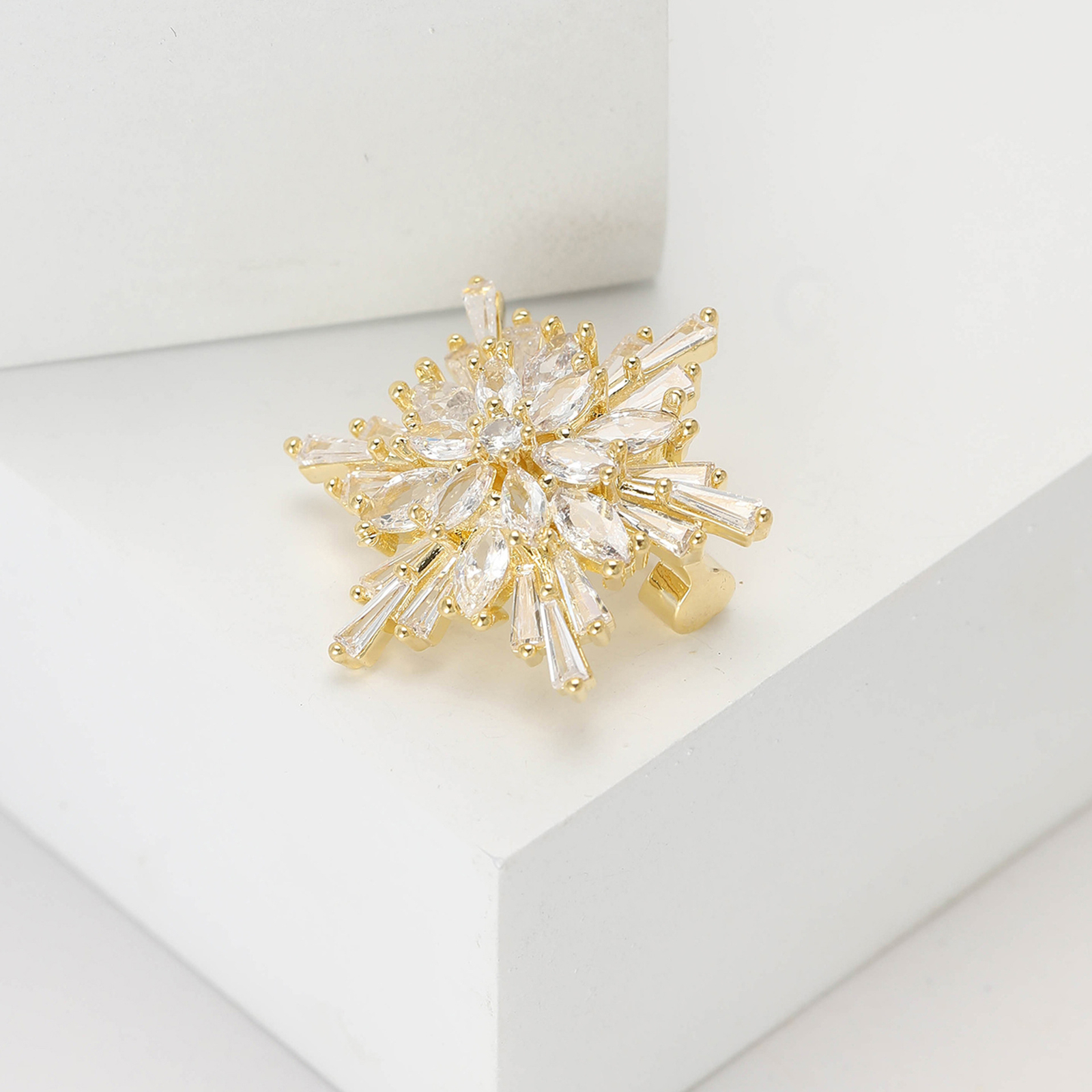 Vintage Style Snowflake Brooch with Rhinestone Party Banquet Lapel Pin Accessory