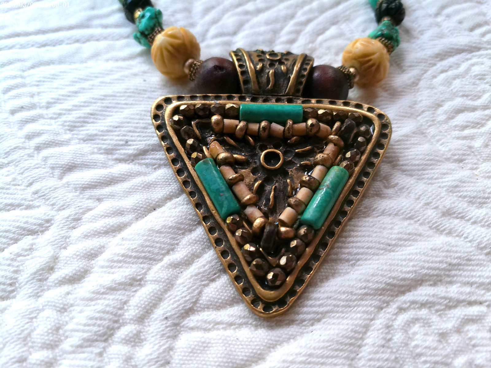 CHICO’S VTG MIXED MATERIAL NECKLACE ELABORATE TRIANGLE WITH INLAY STRAND ACENTS