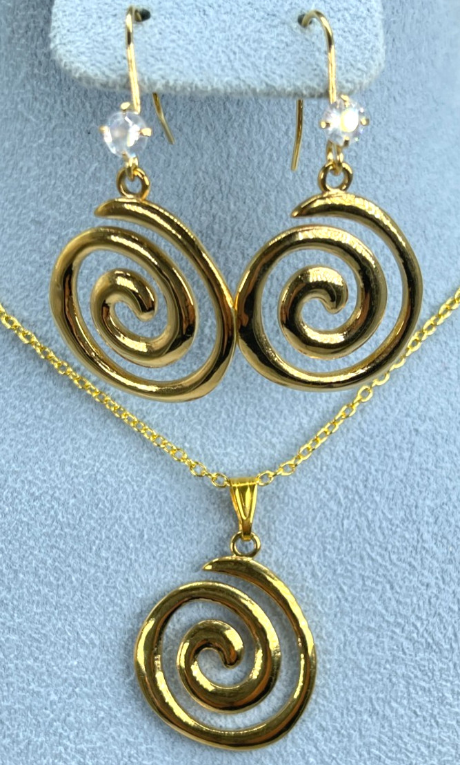 Necklace/Earrings Gold Tone 24″ Chain with Gold Asymmetrical Charm. Drop + 1.5″