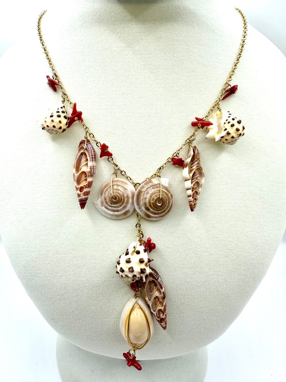 🐚🪸Cookie Lee Genuine Red Coral & Shell Statement Necklace Gold Tone NWT #82236