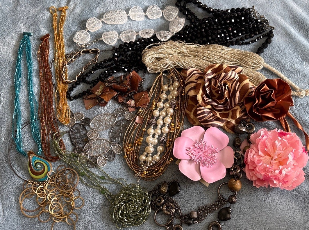 Lot of Fashion Necklaces Mixed Metals/Materials Art Fashion