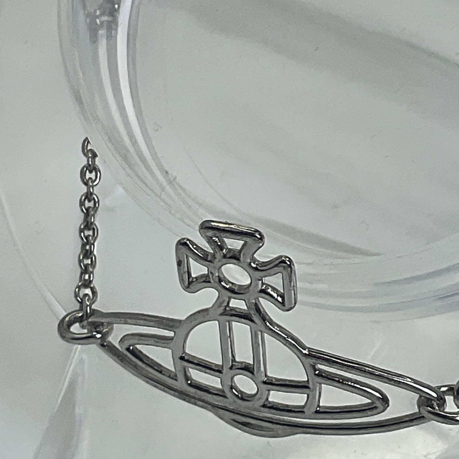 VIVIENNE WESTWOOD Thin Lines Unisex Bracelet Silver Boxed & Pouch Size: 16- 18cm