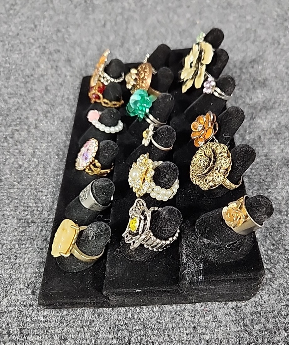 Jewelry 18 Flowered Rings Adjusts Sized Stretch See Description Lot #250