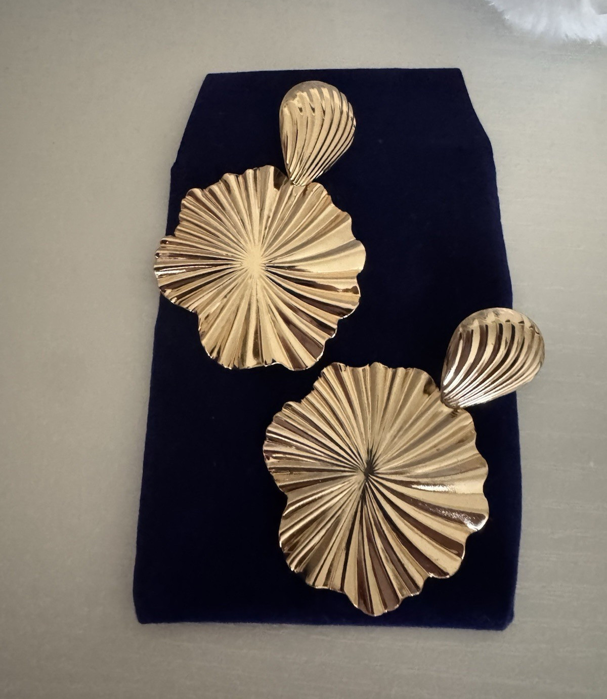 Gold Tone Metal Flower Dangle/Drop Earrings for Lobe, No Stone