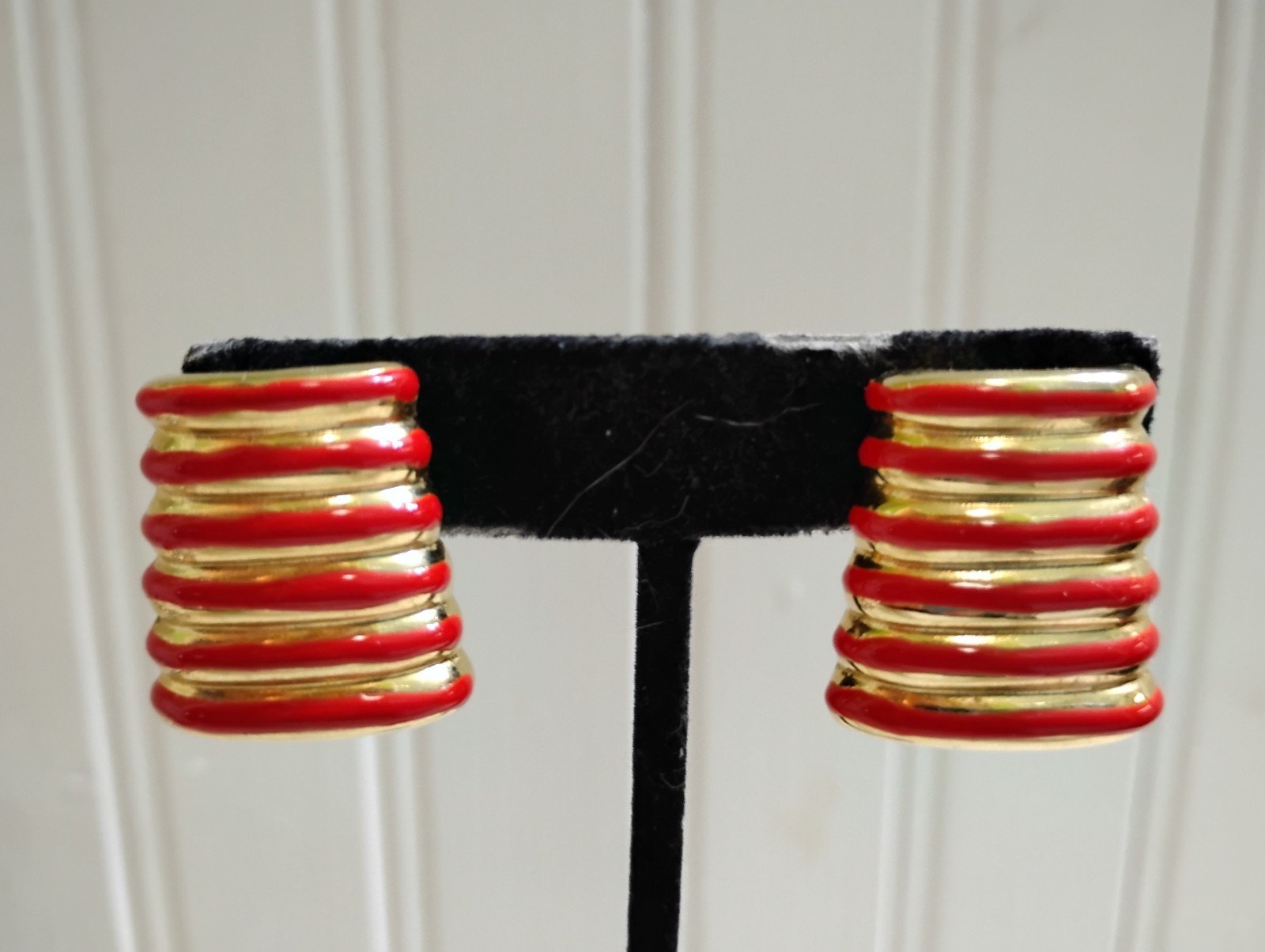Vintage Red Enameled Goldtone Metal Ribbed Trapezoid Clip-on Earrings