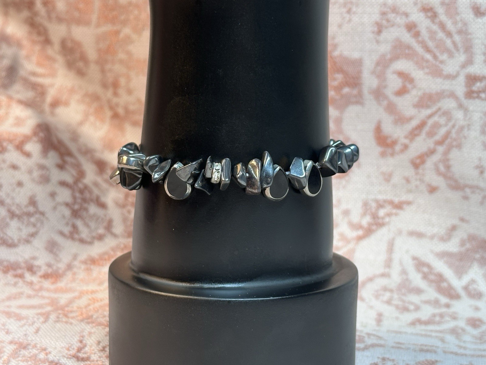 black chip bead stretch beaded bracelet stackable metal less than 8 in