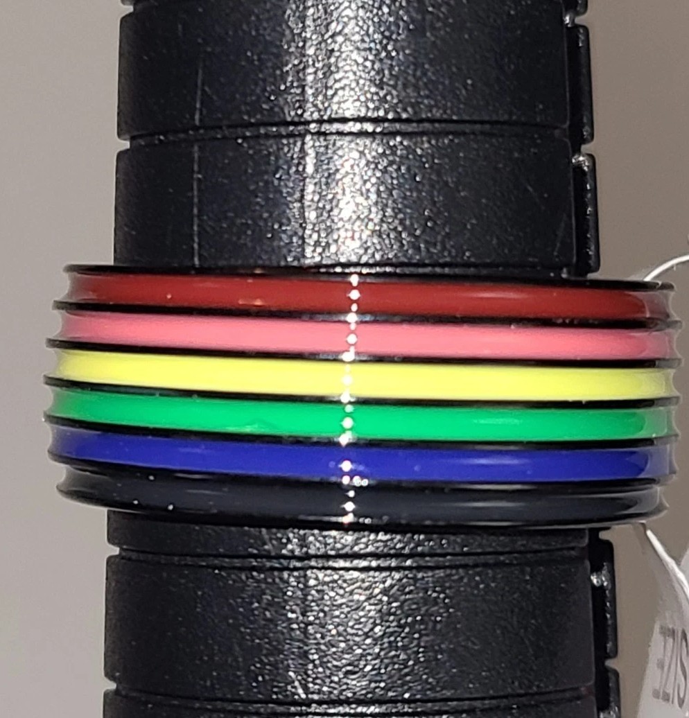 NWOT BLACK METAL 🌈 RAINBOW STRIPE BAND RING SIZE 9 PRIDE
