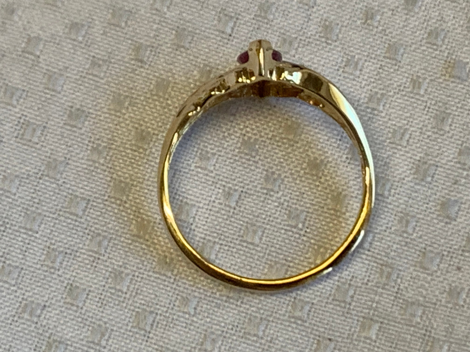 10K Yellow Gold Ring 1.62g Fine Jewelry Size 7 Band Ruby & Clear Color *READ*