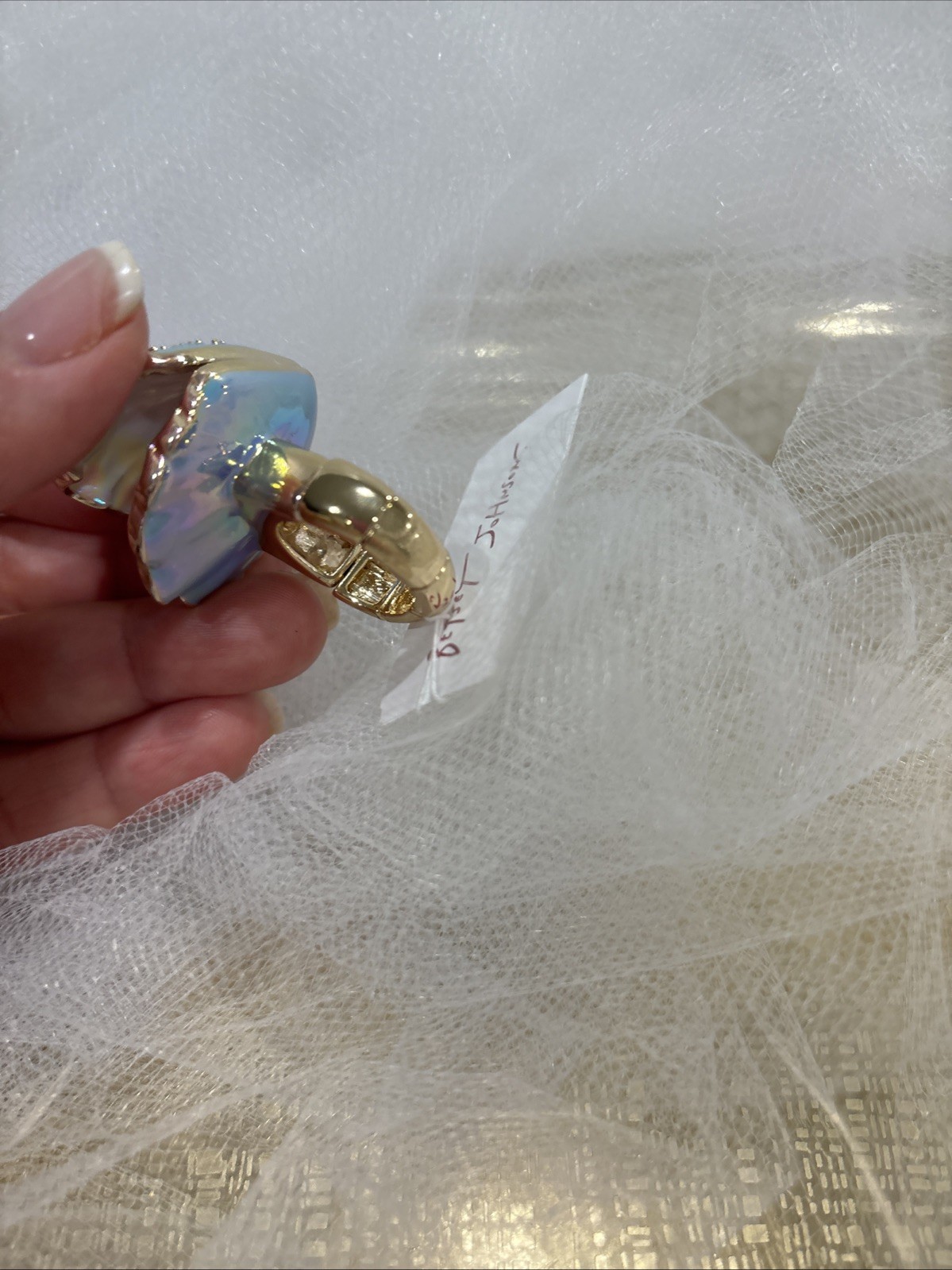 NEW PRETTY BETSEY JOHNSON IRIDESCENT SCALLOPED SEA SHELL STRETCH RING PEARL NWT