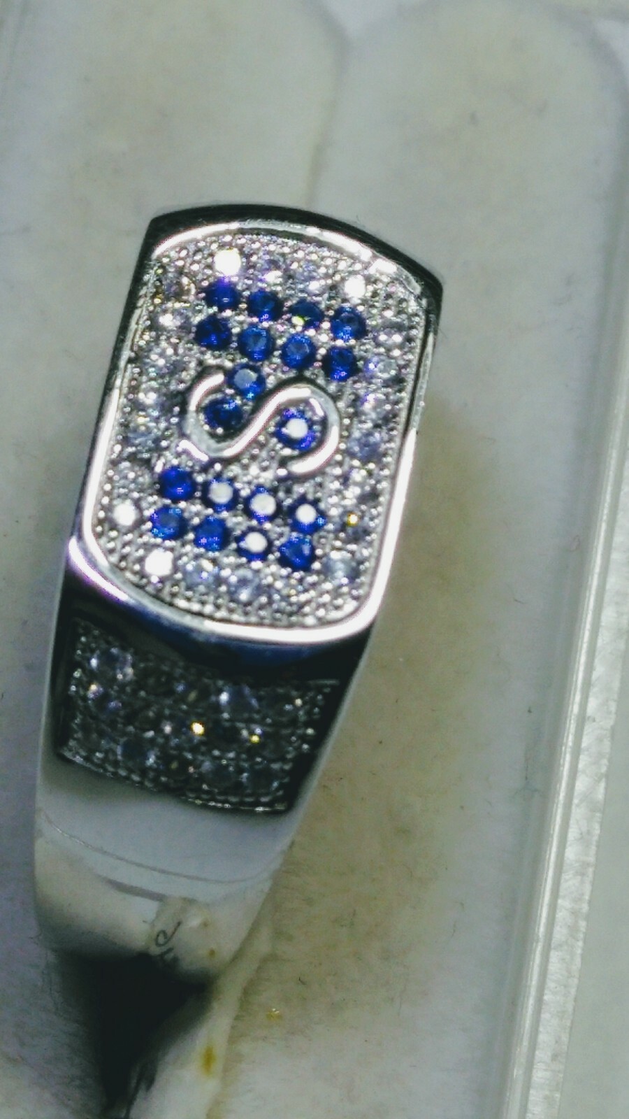 CHARMING DESIGNER CZs SET RING IN STERLING SILVER.925 RING SIZE 9.0-9.25!