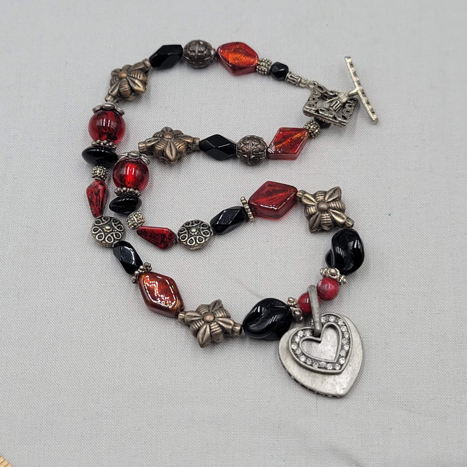 Red and Black Glass Bead Necklace Silver tone Heart Pendant Toggle 18″