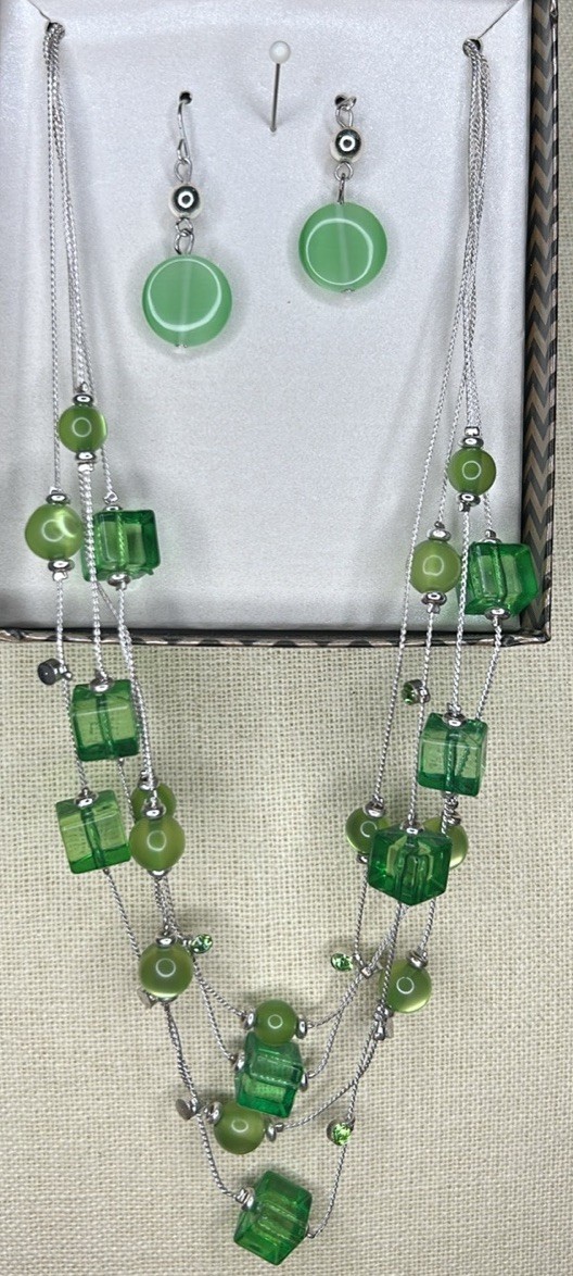 Green Glass Beaded Necklace and Drop Earrings Jewelry Set