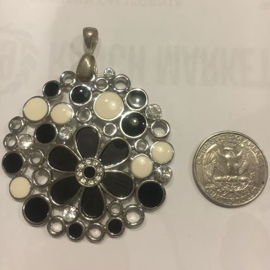 Silver Tone Black White Floral Round Charm Pendant Metal Flowers & Plants