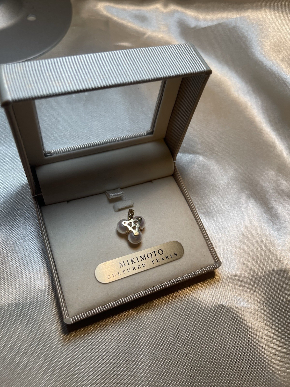Authentic MIKIMOTO K18 Diamond Akoya Pearl Pendant Top Original Box Japan