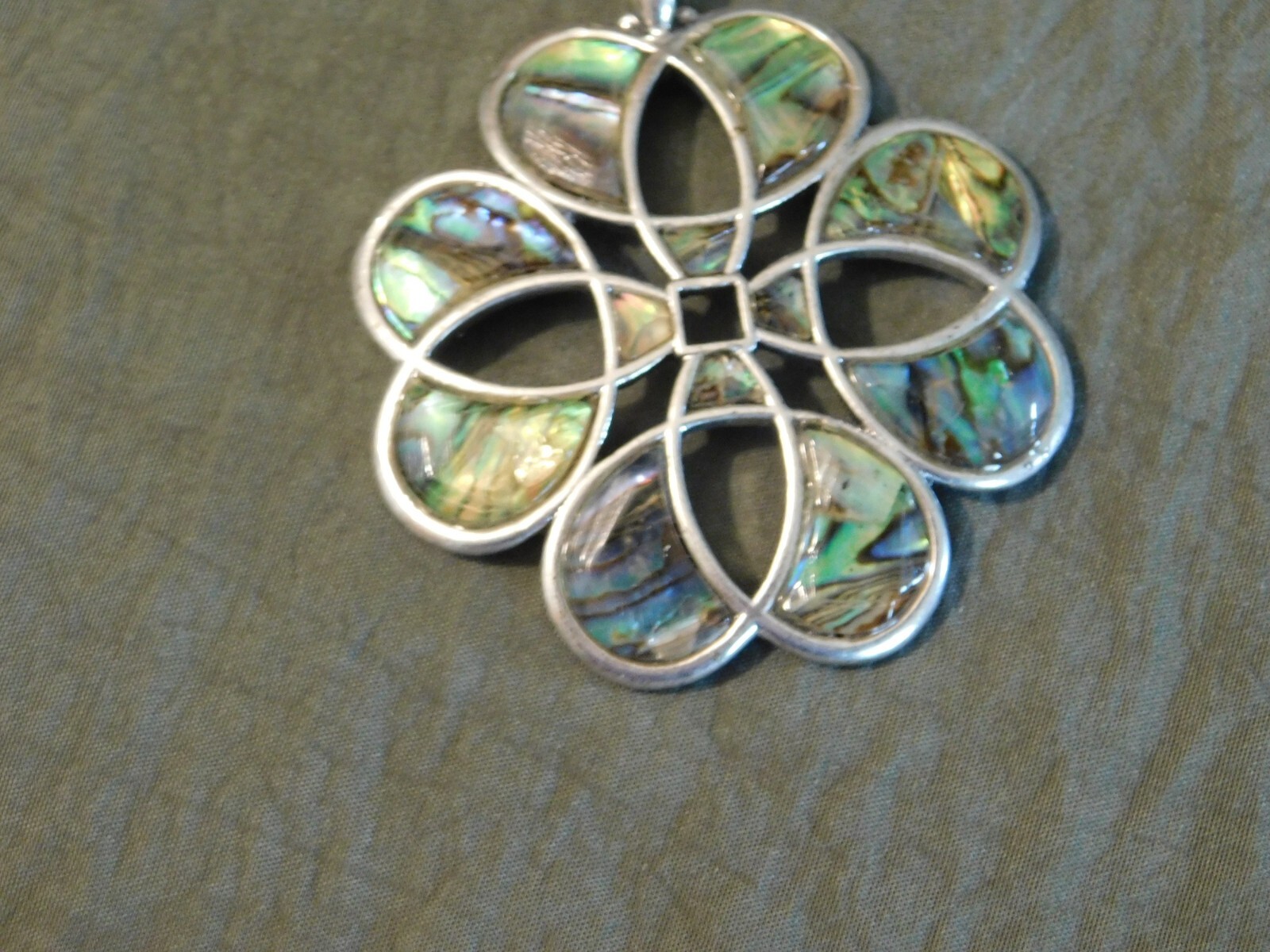 Vintage green four-leaf clover pendent, with silver chain, new without tags