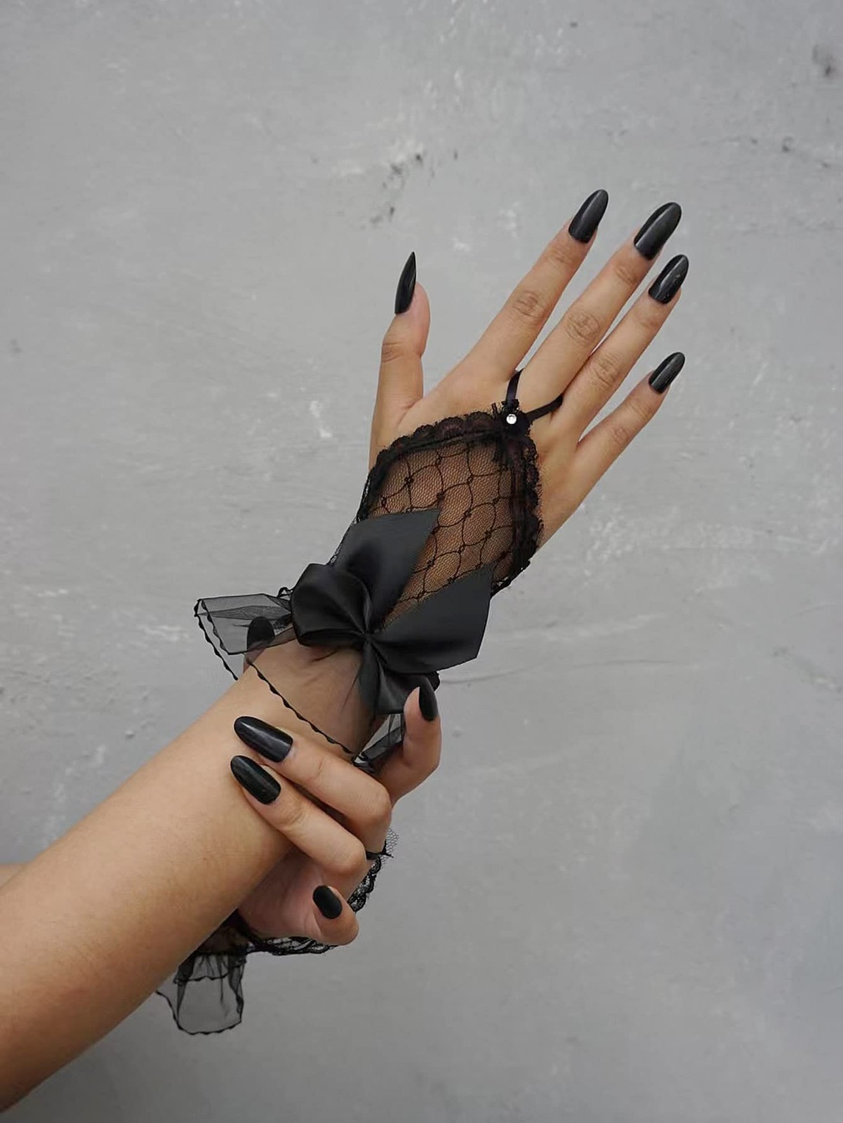 Women’s Floral Lace Bow Front Short Wrist Cuff Wedding Wrist Length Bridal Pr…