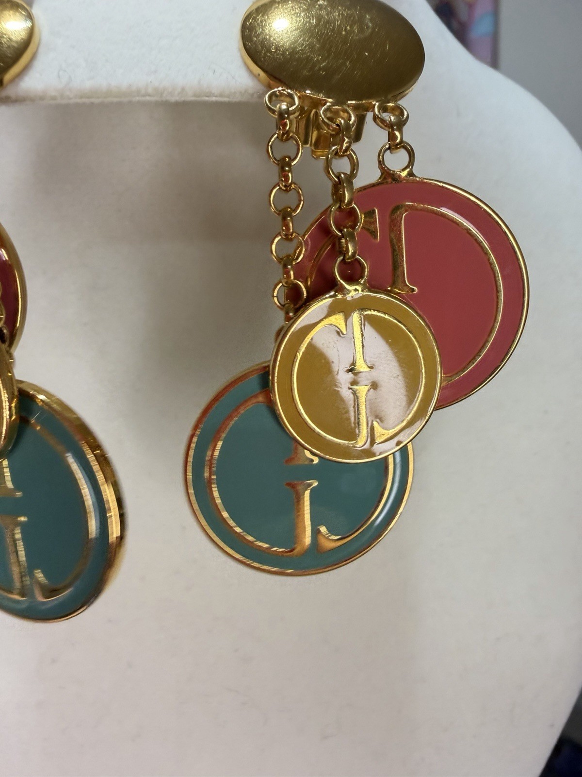 GUCCI Vintage GG Logo Enamel Gold Tone Round Clip On Earrings Rare